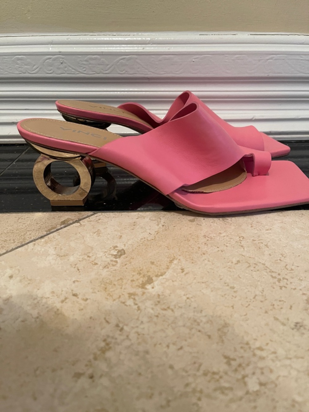 NWOT VINCI LEATHER gold heel sandal in sz 41